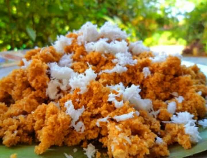 gambar orog-orog yang merupakan makanan khas Indramayu yang terbuat dari tepung beras yang diberi gula merah. Makanan ini banyak disuakai berbagai kalangan mulai dari dalam maupun dari luar daerah Indramayu