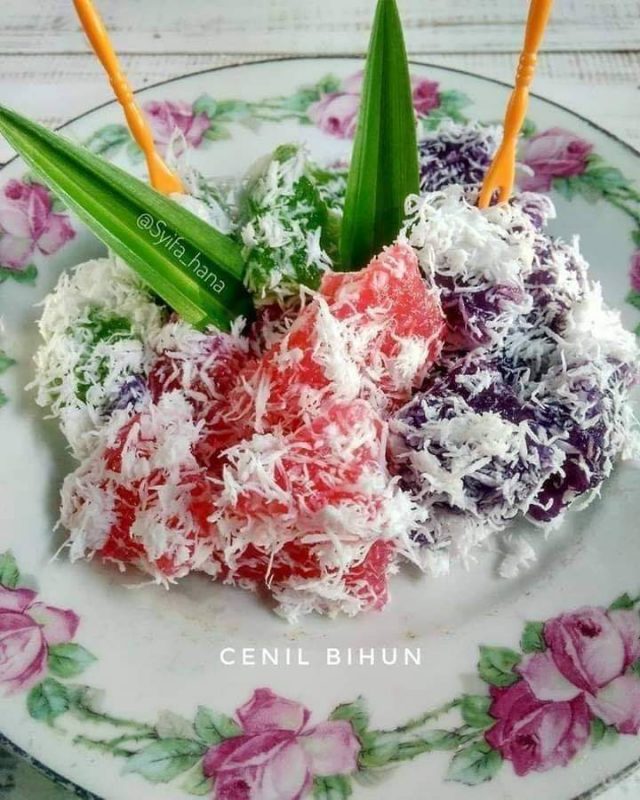 Cenil merupakan makanan khas Pacitan yang unik dan lezat untuk dikonsumsi.