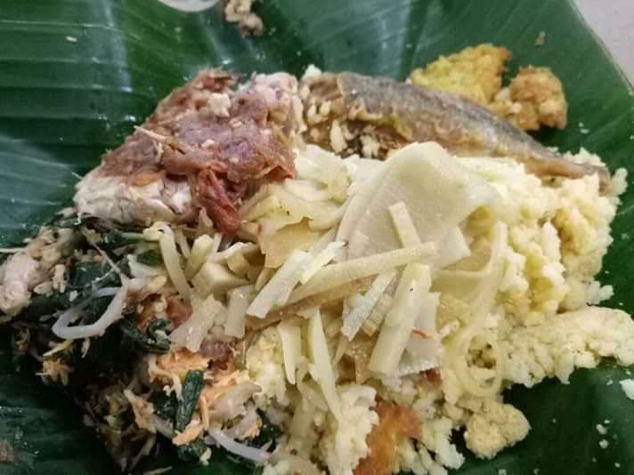 Nasi Glepungan merupakan makanan khas Probolinggo yang unik dan lezat untuk dikonsumsi baik bersama keluarga atau probadi.
