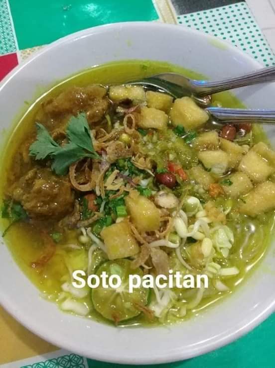Soto Pacitan merupakan makanan khas Pacitan yang unik dan lezat untuk dikonsumsi.