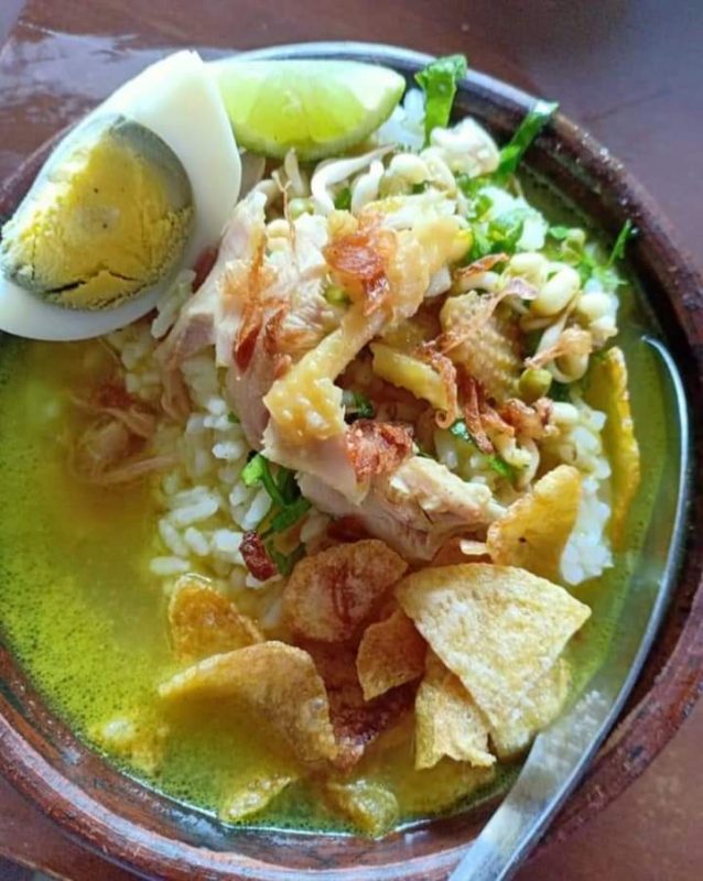 Soto kediri merupakan salah satu makanan khas Kediri yang unik dan lezat untuk dikonsumsi.