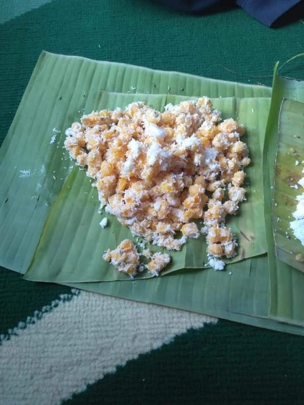 Tiwul merupakan salah satu makanan khas Pacitan yang unik dan lezat untuk Anda konsumsi ketika berkunjung ke tempat tersebut.
