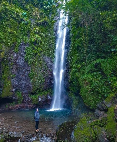 Air Terjun Kakek Bodo merupakan tempat wisata di Pasuruan yang memiliki keindahan alam yang sangat indah.