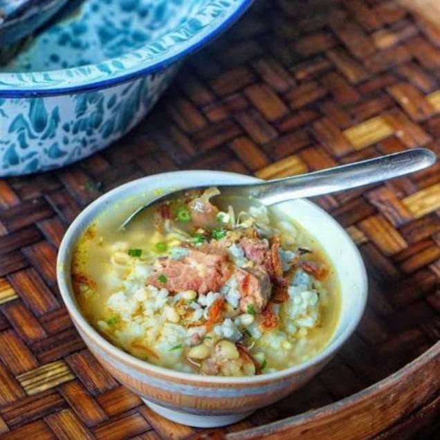Soto girin sragen merupakan makanan khas Sragen yang lezat untuk kamu coba.